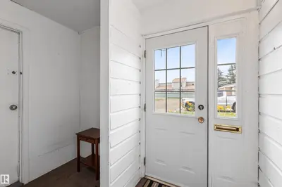 Interior photo 1 of 23 GRANDVIEW RG