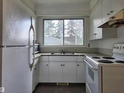 Interior photo 4 of 