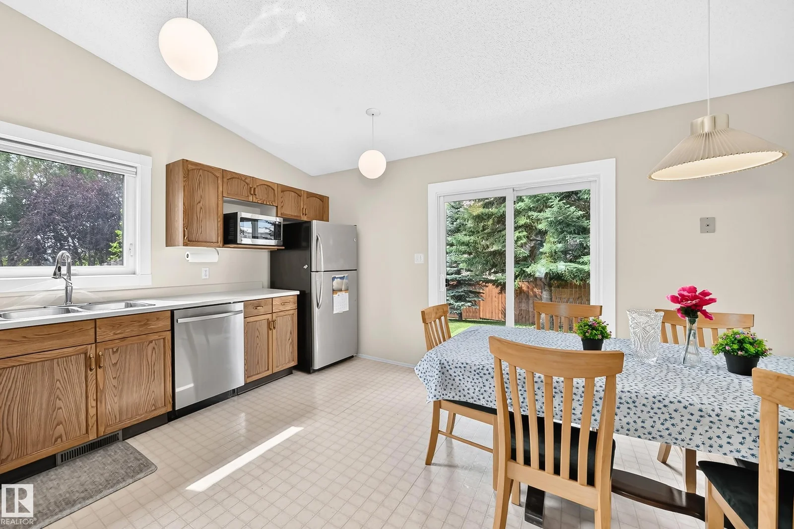 2404 37 ST NW, Edmonton - 4 bedroom Detached Single Family for sale