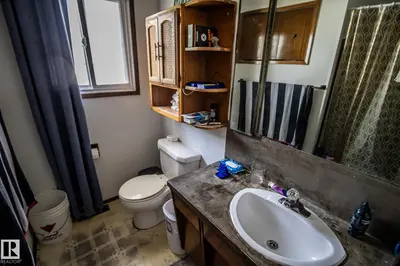 Interior photo 2 of 4322 49 Ave