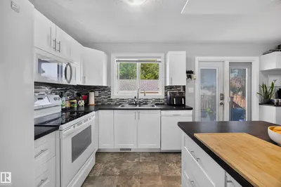 Interior photo 4 of 156 CLAREVIEW RD NW