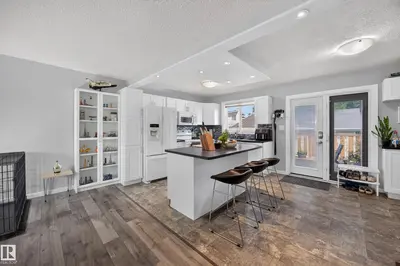 Interior photo 2 of 156 CLAREVIEW RD NW