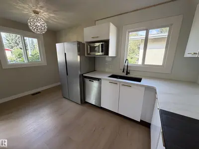 Interior photo 4 of 4204 42 AV