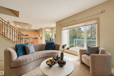 Interior photo 2 of 708 HALIBURTON CR NW