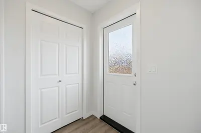 Photo 4 of 19112 22 AV NW