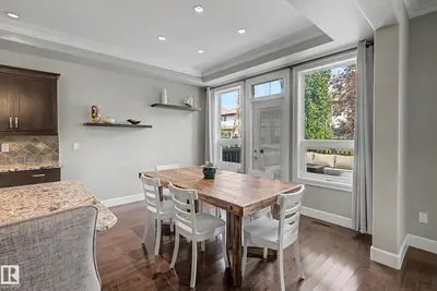 Photo 4 of 11940 21 AV SW SW