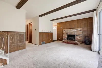 Photo 4 of 10912 34A AV NW
