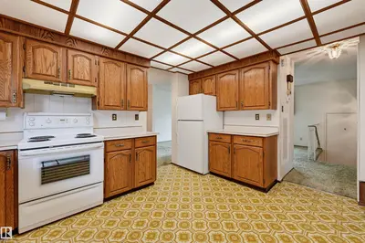 Photo 2 of 10912 34A AV NW