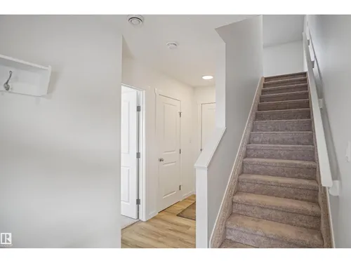 17 Edgewater CL