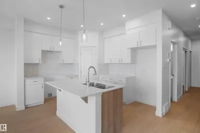 Photo 3 of 924 17 AV NW