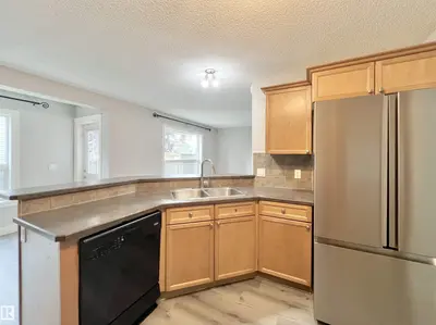 Photo 4 of 11407 167A AV NW