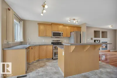 Photo 3 of 7948 13 AV SW