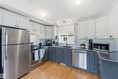 Photo 2 of 3402 LAKEVIEW PT NW