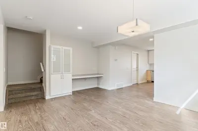 Photo 3 of 9215 150 ST NW