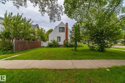 Photo 4 of 10524 113 AV NW