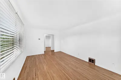 Photo 4 of 9240 85 ST NW
