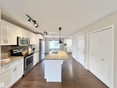Photo 4 of 1128 177 ST NW