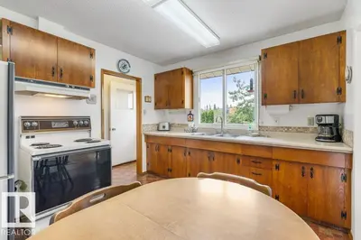 Photo 4 of 10 SCARBORO PL