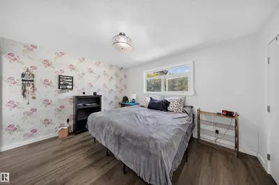 Photo 4 of 4124 110 ST NW