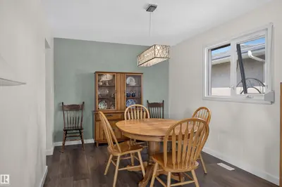 Photo 2 of 4124 110 ST NW