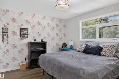 Photo 3 of 4124 110 ST NW