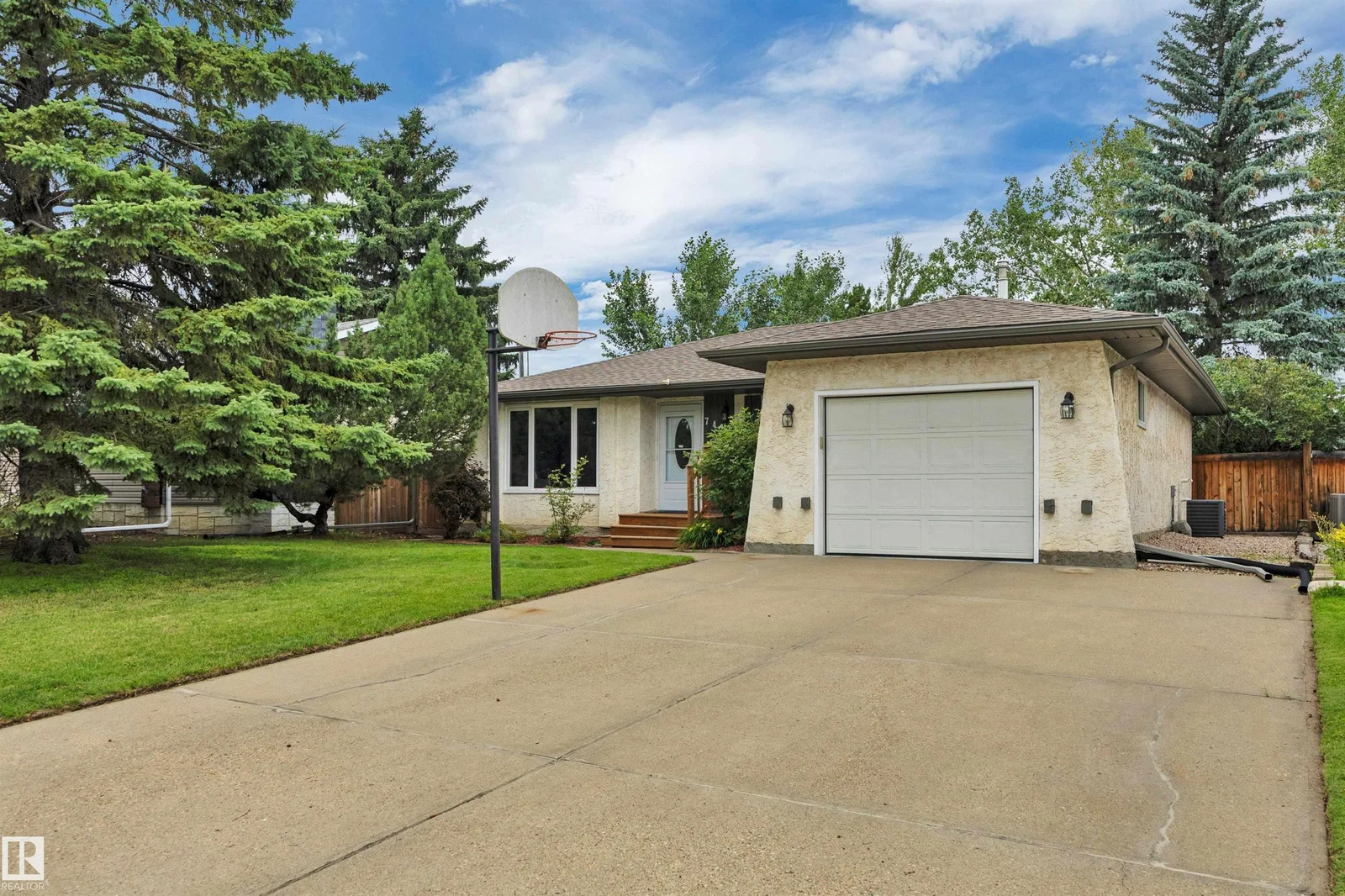 7416 33 Avenue NW, Edmonton
