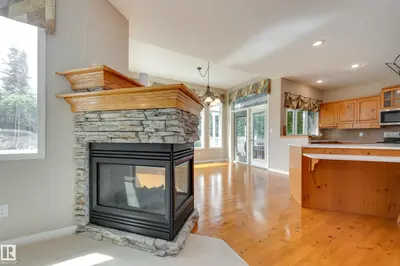 Photo 3 of 11503 15 AV NW