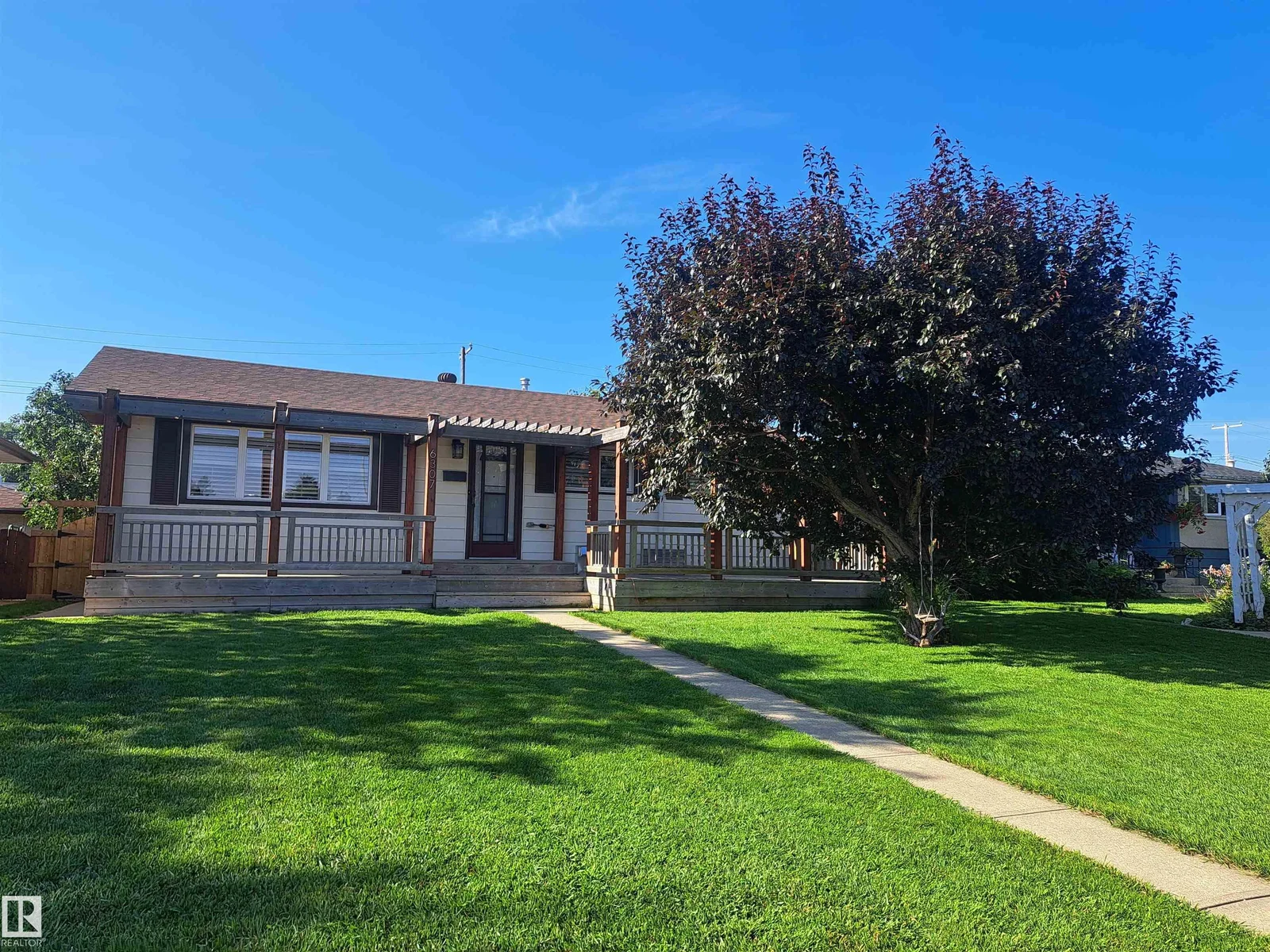 6307 92A AV NW, Edmonton