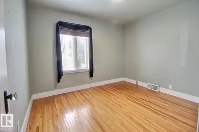 Photo 4 of 11336 83 ST NW