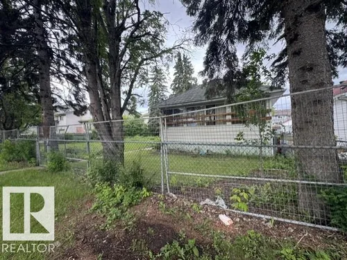 12016 81 ST NW