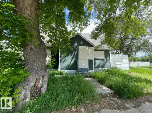 8615 106 ST NW