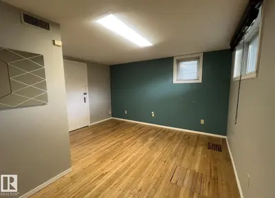 Photo 2 of 9828 84 AV NW