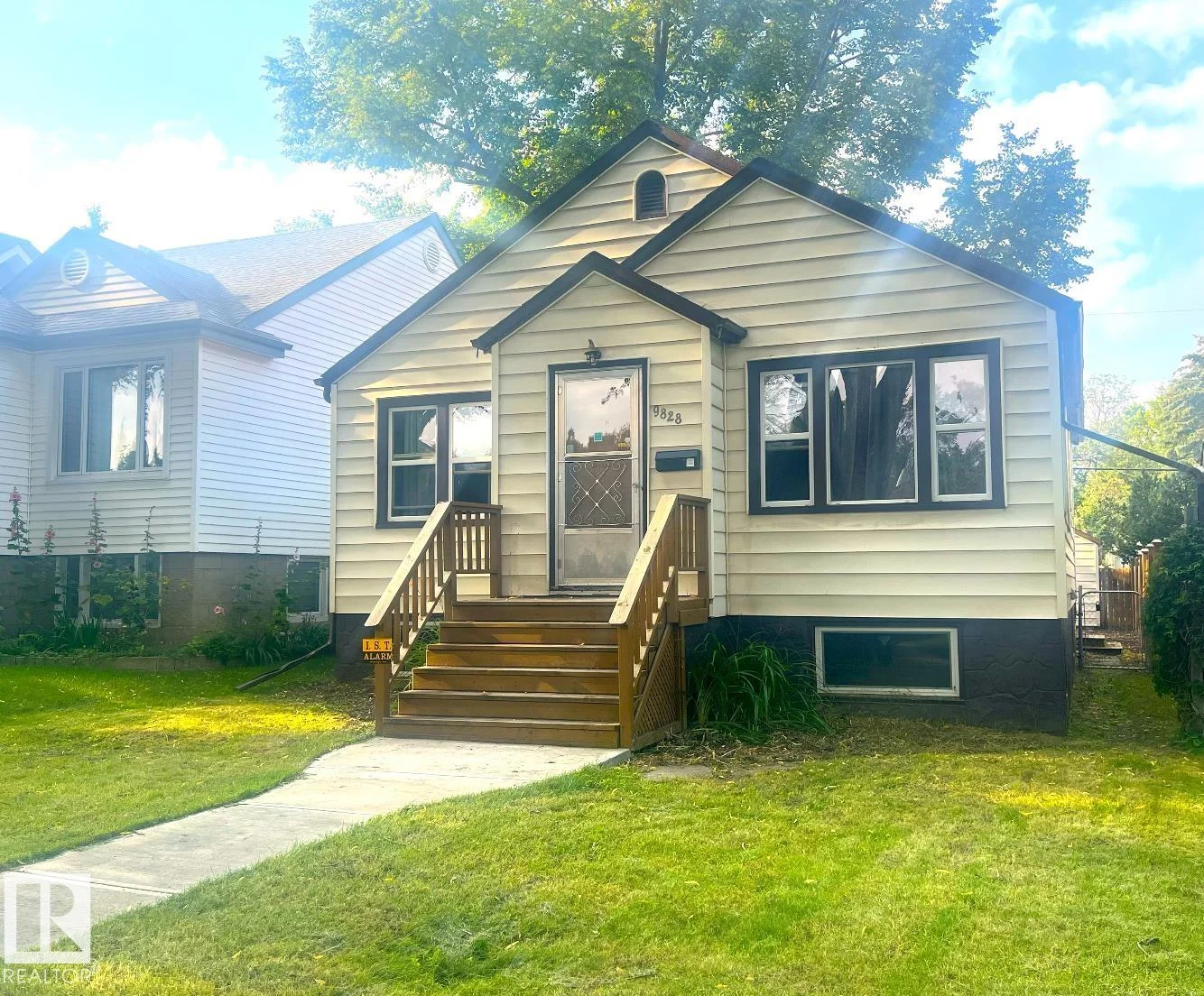 9828 84 AV NW, Edmonton