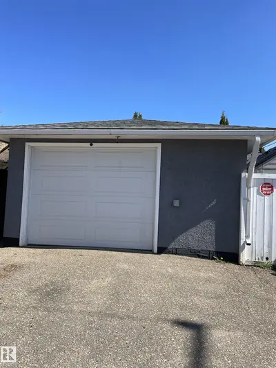 Photo 3 of 15627 83 AV NW