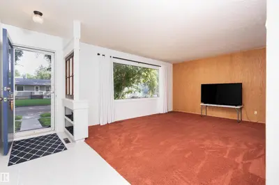 Photo 2 of 3829 113 AV NW
