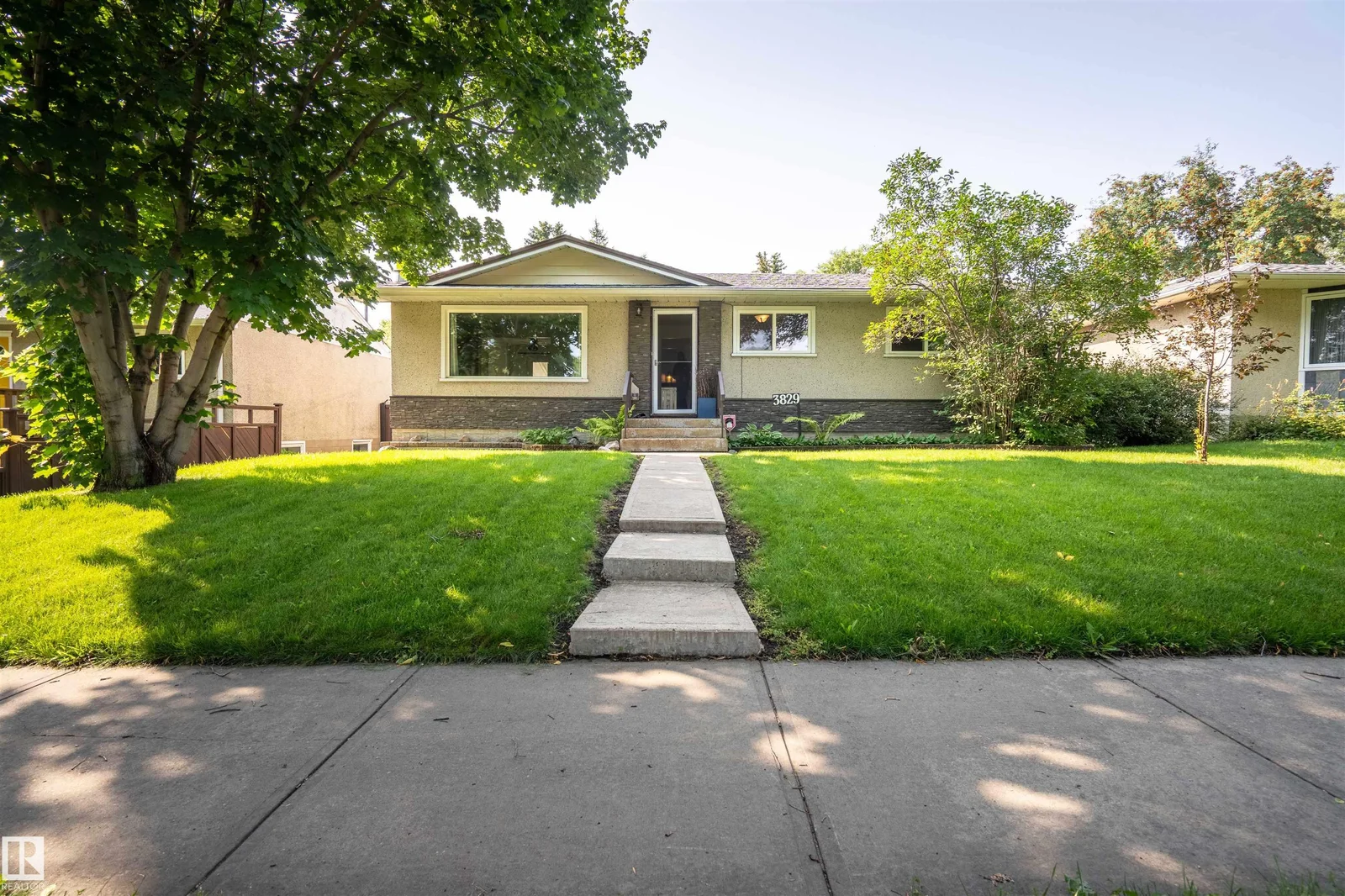 3829 113 AV NW, Edmonton