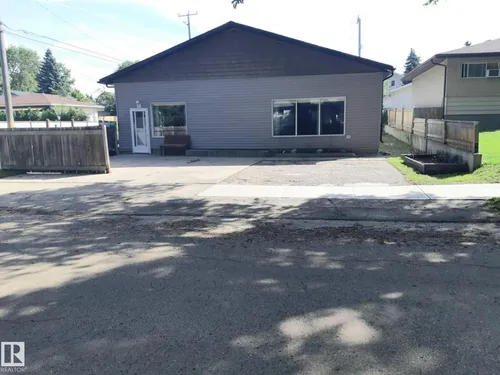 3809 112 AV NW