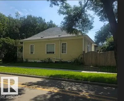 Photo 2 of 11348 91 ST NW
