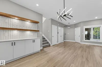 Photo 3 of 10906 54 AV NW