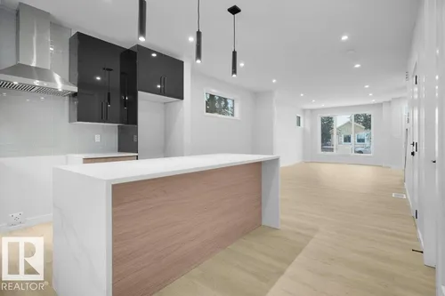 10663 61 AV NW