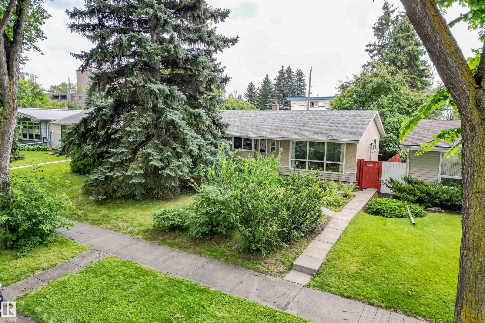 6811 101A AV NW, Edmonton