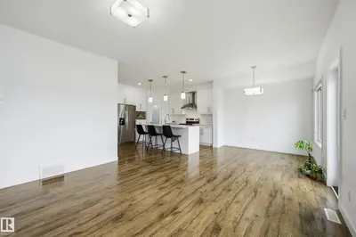 Photo 4 of 7258 CHIVERS PL SW