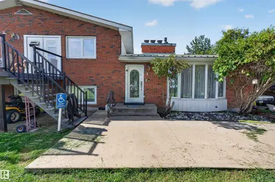 Photo 1 of 56505 RGE ROAD 233