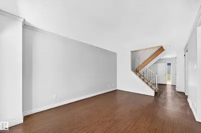 Photo 4 of 13469 40 ST NW