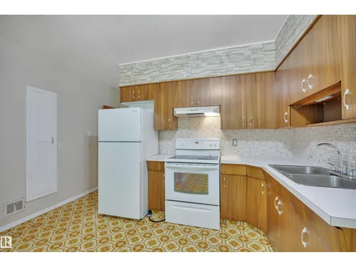 9307 92 ST NW