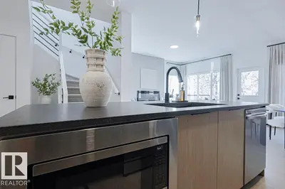 Photo 3 of 18651 19 AV NW
