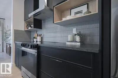 Photo 4 of 18651 19 AV NW