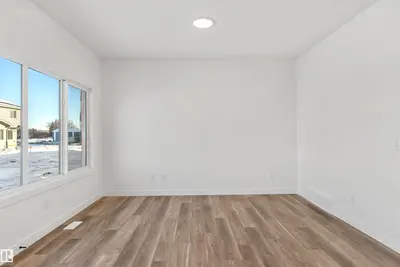 Photo 3 of 920 18 AV NW