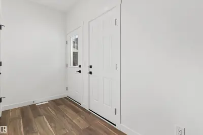Photo 1 of 920 18 AV NW