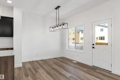 Photo 2 of 920 18 AV NW